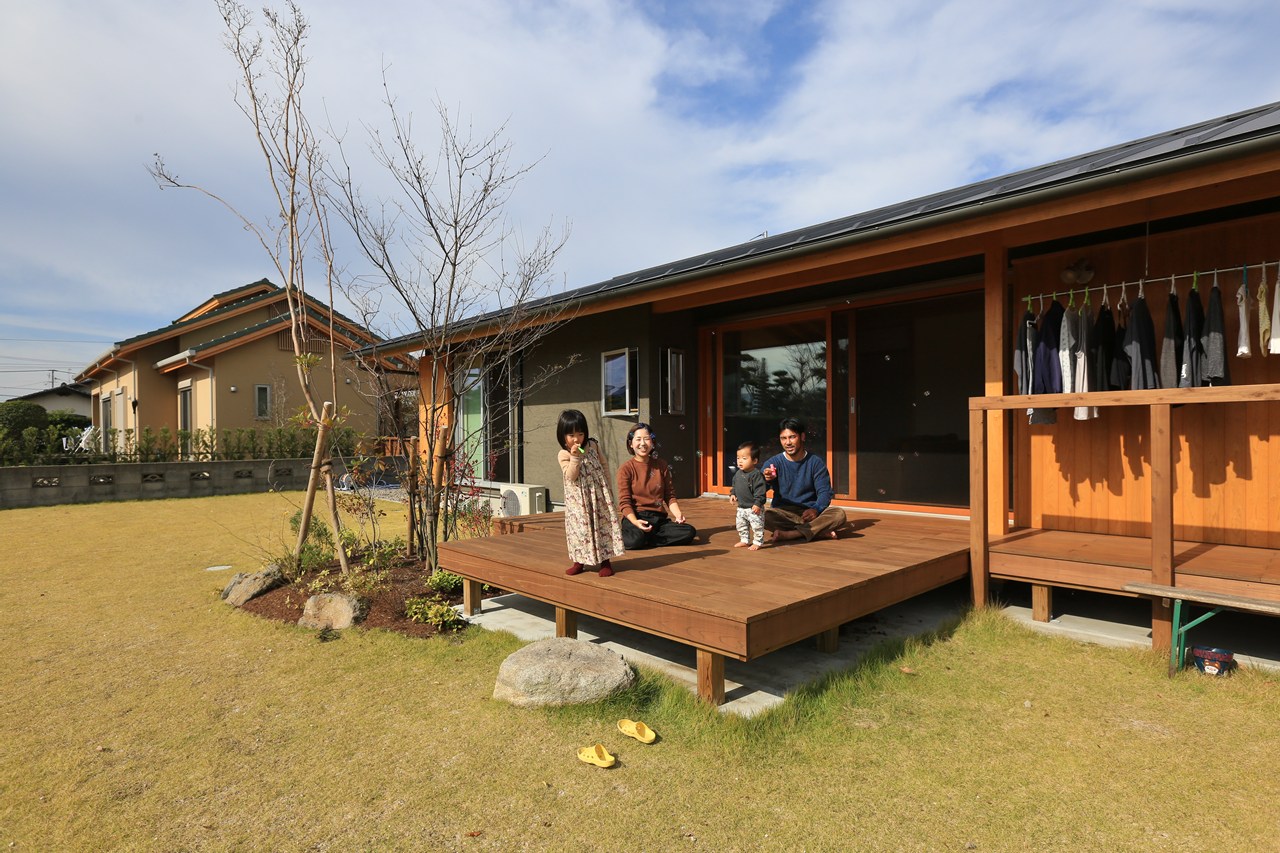 田園風景に囲まれた  旅館のような格子の美しい住まい（福岡県糸島市/平屋）