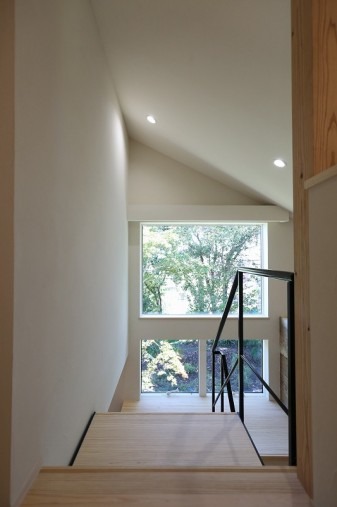 2016042509020015492-galleryslide