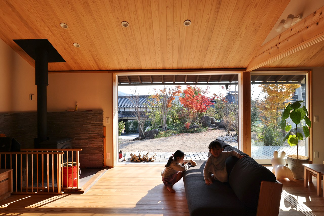 ゆらぐ火と四季の移ろいを楽しむ（山口県山口市/平屋）